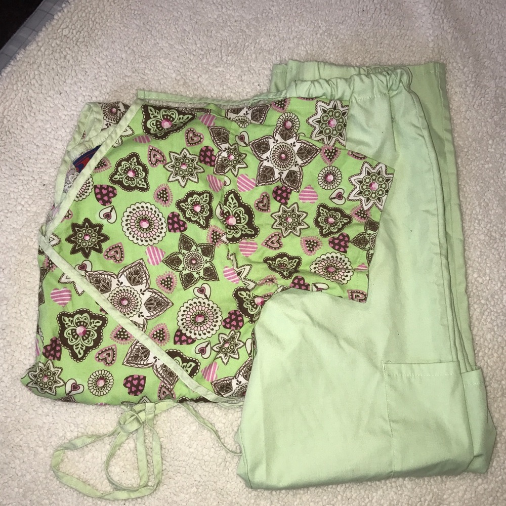 Scrub set